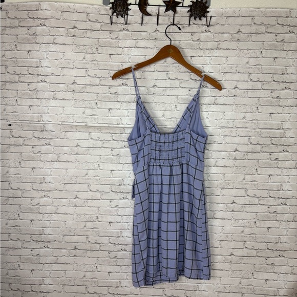 Urban Outfitters Light Blue Windowpane Grid Print Surplice Linen Mini Dress - Picture 4 of 5